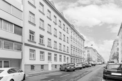 Helle, geräumige AltbauWohnung für die ganze Familie