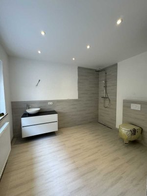 Erstbezug nach Sanierung mit Einbauküche und Balkon: exklusive 2-Zimmer-Wohnung in Ingolstadt