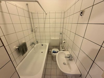 *Schöne 2 Raum Wohnung mit Keller*in einem frisch Modernisierten Haus*