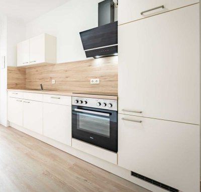 in Renovierung I 2 Zimmer I Einbauküche I  I Bad mit Wanne I Wintergarten