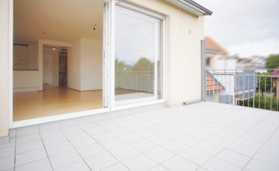 Zentral gelegene lichtdurchflutete moderne 3,5-Zimmer-Maisonette-Wohnung m. Balkon, EBK, Klimaanlage