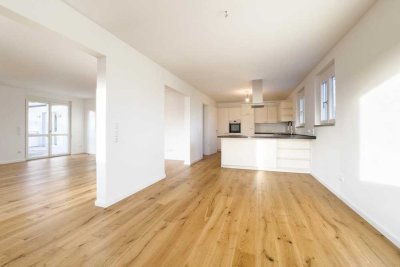 Gut geschnittene Dachgeschosswohnung mit Aufzug und Seeblick in Tutzing