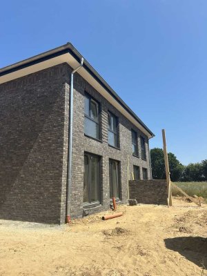 NeUbau sonnige Doppelhaushälfte, mit Blick ins Grüne