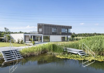 Architektur trifft See – luxuriöses Refugium mit Privatsauna &amp; Atrium