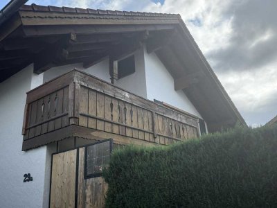 **Grosszügige 3,5 Zi. Wohnung mit Empore, Balkon, EBK, Kaminofen