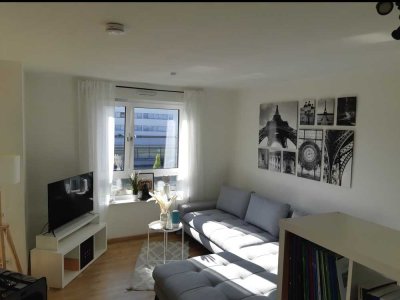 Wunderschöne 2,5 Zimmer Wohnung mit Balkon und TG in ruhiger Lage