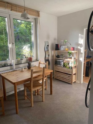 Helle Zentrale Wohnung ab August