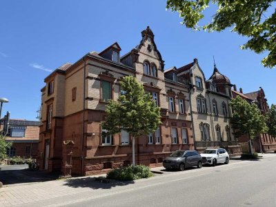 ++  WG-geeignete 5 ZKB mit ca. 38 m² Dachterrasse im 1.OG eines 3-Parteienhauses in LD-Zentrum! ++