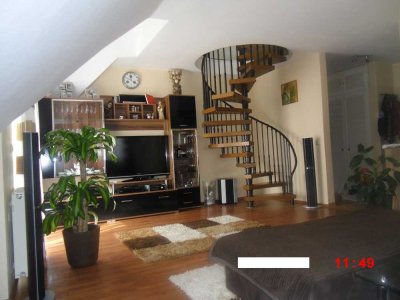 Schicke 2,5-Zimmer Maisonette-Wohnung inkl. Balkon, Einbauküche, Studio, PKW-Stellpl. und Keller