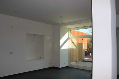 Erstbezug nach Sanierung: Attraktive 6-Zimmer-Doppelhaushälfte mit geh. Innenausstattung
