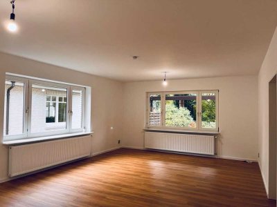 Erstbezug nach Sanierung – helle Ergeschosswohnung mit Terrasse im gepflegten Zweifamilienhaus