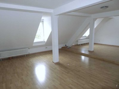 Attraktive 3-Zimmer-Maisonette-Wohnung in stilvollem Altbau, KA Innenstadt