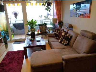 Exklusive 3-Zimmer-Penthouse mit atemberaubendem Fernblick und einladender Loggia.