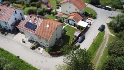 Moderne Doppelhaushälfte mit großem Wintergarten und Garten-Oase in Isen