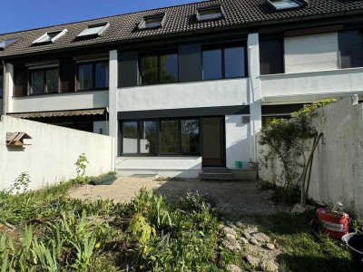Renoviertes Reihenmittelhaus mit Südgarten in ruhiger Lage von Ottobrunn