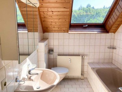 Sofort bezugsbereit: 3-Zimmer Wohnung mit Balkon und 2 Stellplätzen