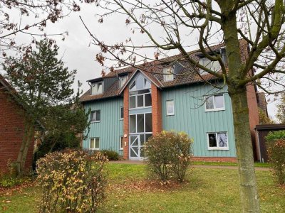 Helle 2-Raum-Wohnung mit Einbauküche und ausgebautem Dachboden