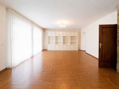 Gepflegtes Einfamilienhaus mit Garten und Garage in Berlin