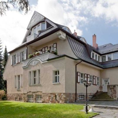 6,5-Zimmer-Wohnung in hocherrschaftlicher Villa im schönen Zehlendorf!