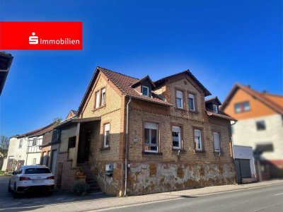 Charmantes Mehrfamilienhaus mit Gewerbeeinheit in zentraler Lage von Hasselroth