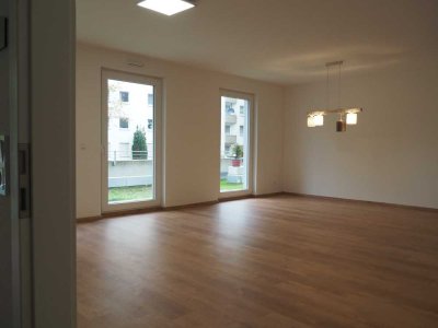 Stilvolle, geräumige und neuwertige 1,5-Zi.-Hochparterre-Wohnung mit Balkon und EBK in Steinbach/Ts.