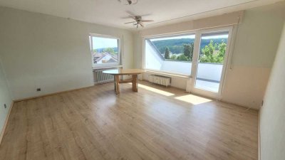 Helle, einladende 2,5 Zimmer-Dachgeschosswohnung  mit Sonnenbalkon im „Tor zur Ahr“