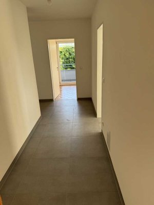 Geschmackvolle, sanierte 4-Raum-Hochparterre-Wohnung mit geh. Innenausstattung mit Balkon und EBK