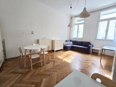 * * * CHARMANTER ALTBAU nächst MURRADWEG und BAUERNMARKT AM LENDPLATZ... IDYLLISCHER INNENHOFBALKON mit AUSBLICK INS GRÜNE * * *