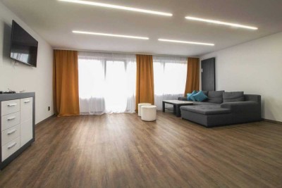 Top Modensierte, naturnahe 2-Zi.-ETW mit Balkon und Stellplatz