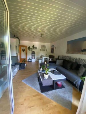 Stilvolle, modernisierte 4-Raum-Hochparterre-Wohnung mit Einbauküche in Waiblingen