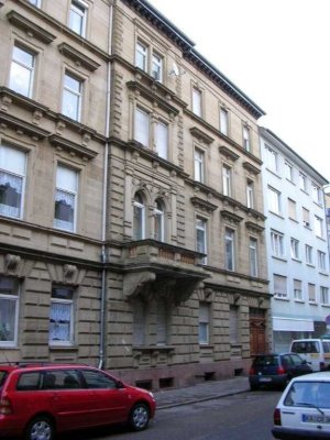 Schöne helle Altbauwohnung mit grossem Balkon