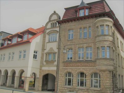 Meiningen Zentrum: Moderne 3-Zimmer-Wohnung mit Aufzug, Markeneinbauküche und Parkett