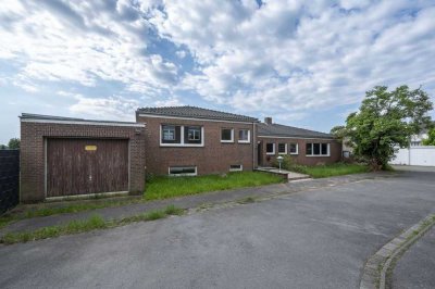 Verwirklichen Sie Ihre Wohnträume: Sanierungsbedürftiger Bungalow in zentraler Lage!
