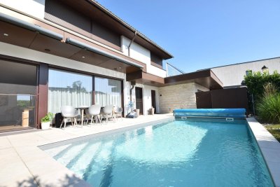 "Modernes PASSIV-HAUS mit Pool- und Gartenparadies im 3-Seen-Gebiet"