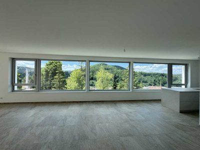 Exklusives Wohnen im Grünen: Wohneinheit mit traumhafter Panoramalage und weitläufigem Grund