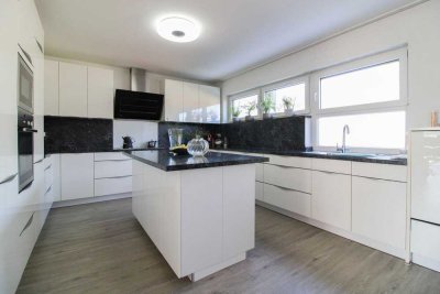 Top modernisiertes Reihenhaus mit Traumküche, Einliegerwohnung und Garage in Köln-Widdersdorf