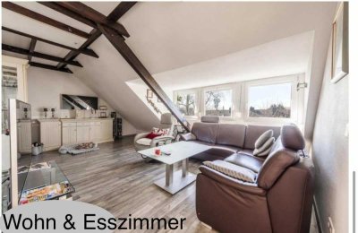 Stilvolle 3,5-Raum-DG-Wohnung mit Balkon, Garten und EBK in Meerbusch