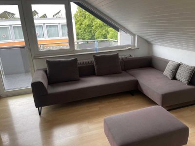 Helle Dachgeschoss-Wohnung mit Einbauküche, Bad & Balkon / Zentral am Stadt-Park