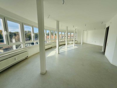 Loftartiges Apartment mit Panoramafenstern