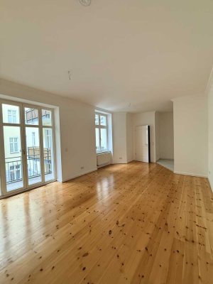 Prenzlauer Berg: Helle 2-Zimmer-Altbauwohnung mit Balkon, EBK & ruhiger Hinterhaus, provisionsfrei