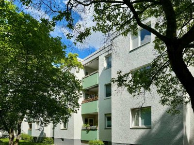 Gemütliche Familienwohnung mit 2,5 Zimmern und Balkon in grüner Umgebung von Berlin-Gropiusstadt