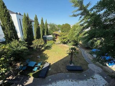 ***Attraktives Zweifamilienhaus mit großem Garten und idyllischem Teich