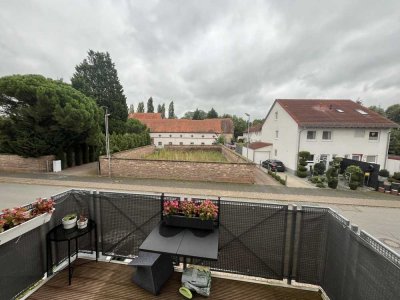 Geschmackvolle und geräumige Wohnung mit einem Zimmer sowie Balkon und EBK in Obrigheim (Pfalz)
