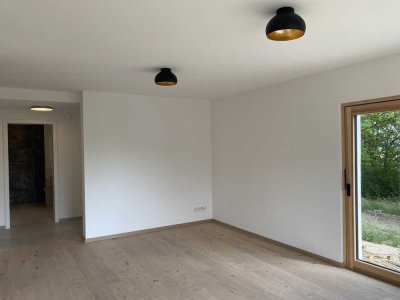 Neuwertige 2,5-Zimmer-Wohnung 
mit Terrasse und EBK in Neresheim