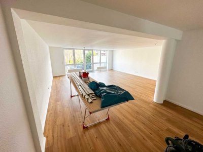 Charmante, modernisierte Wohnung mit offenem Wohnkonzept – Zentrale Lage