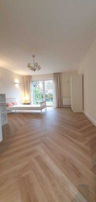 PAUSCHALMIETE-Kernsanierte, möblierte Erdgeschosswohnung mit kleiner Terrasse & Blick in den Garten