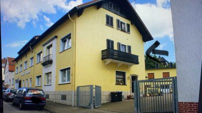 Schöne & modern ausgebaute 4ZKBB in 3 Familienhaus