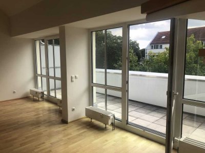 Sehr schöne 2,5-Zimmer-Galeriewohnung mit Dachterrasse im Stadtteil Regensburg-Galgenberg