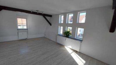 Lichtdurchflutete 2,5-Zimmer-Maisonette mit Charme und Potenzial – mitten in Ehningen