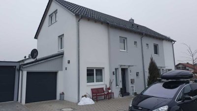 DHH in Rain mit Terrasse und Garten